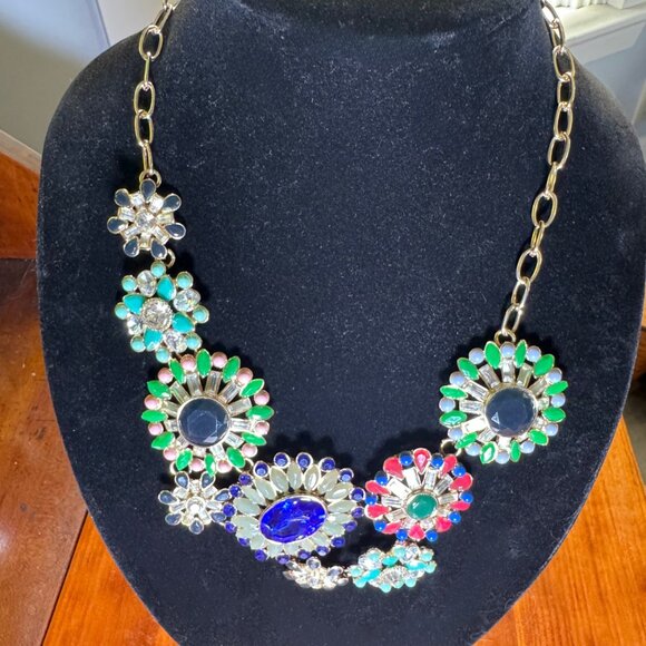 J. Crew Statement Cluster Medallion Gold Tone Necklace 22" - Picture 10 of 10